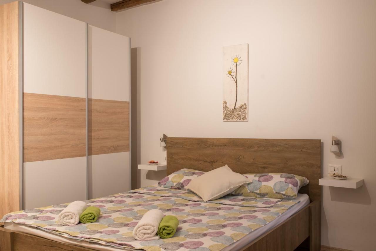 Apartment Vale Ровин Екстериор снимка